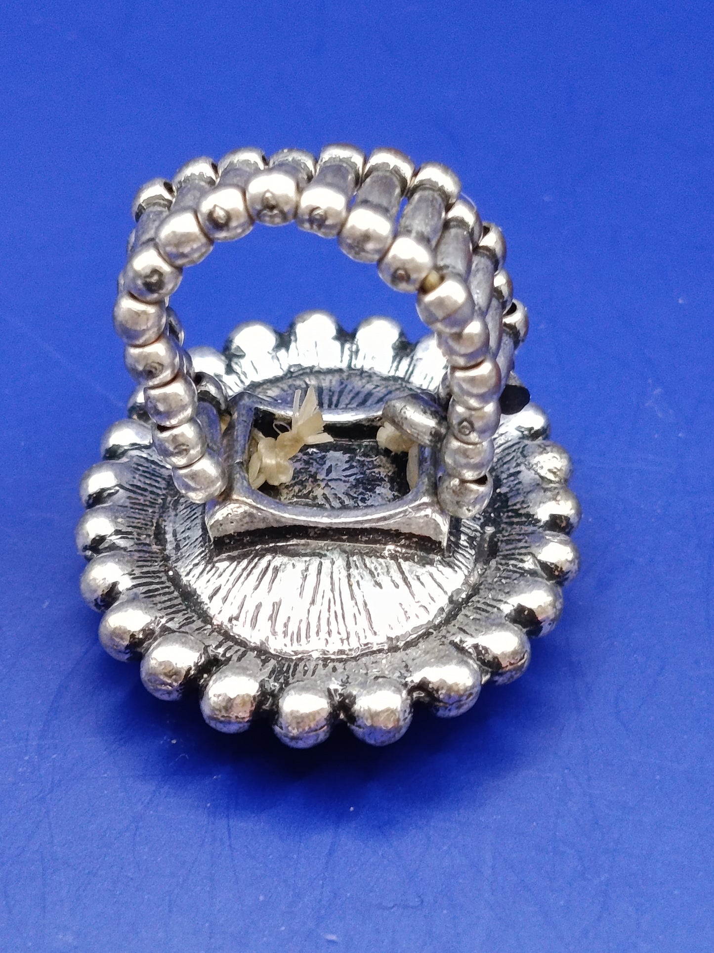 Auffälliger Vintage O-Ring mit grauem stein