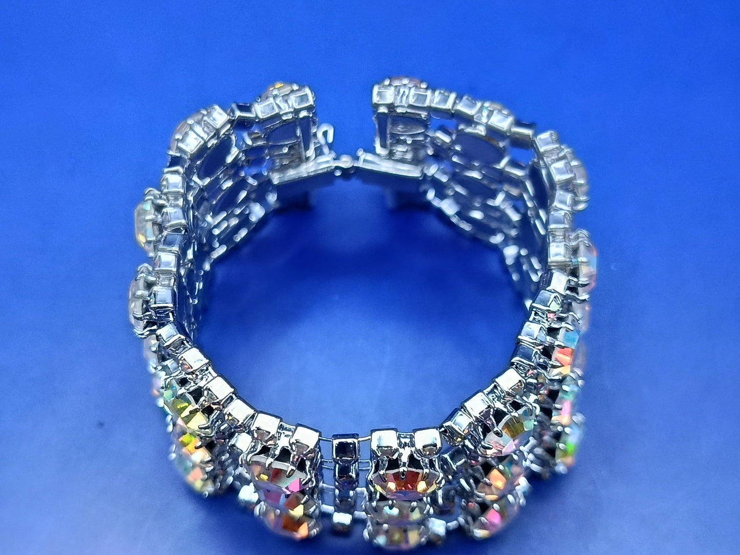 Funkelndes Strass Armband in Silber Optik