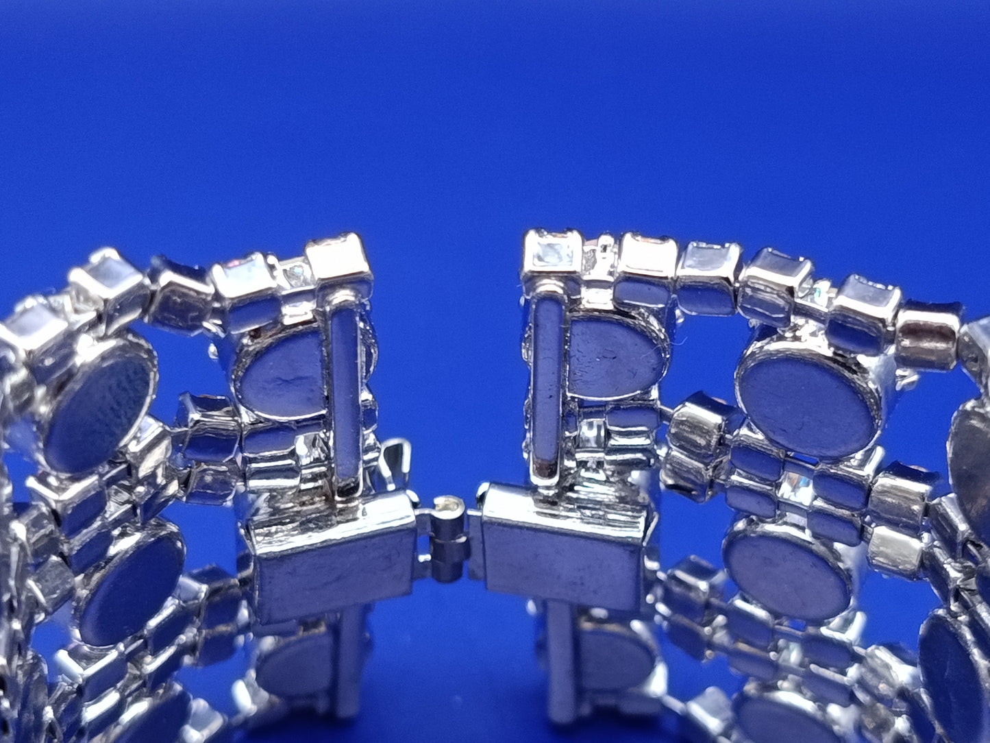 Funkelndes Strass Armband in Silber Optik