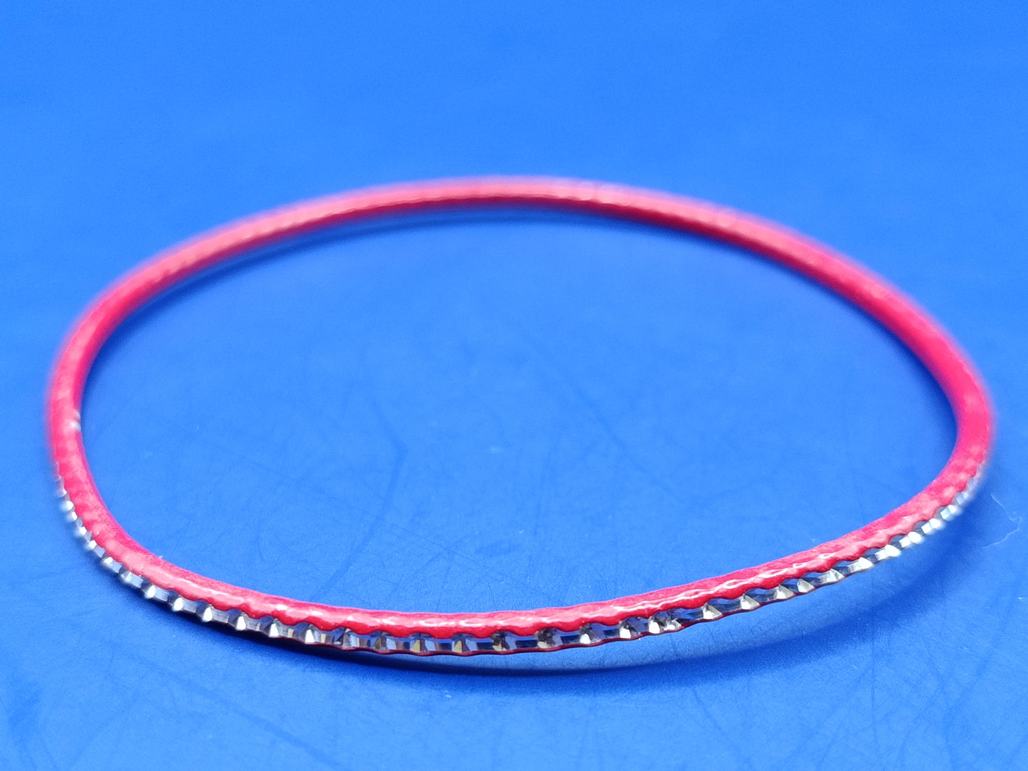 Schicker Damen Armreif in Rot mit Glitzer