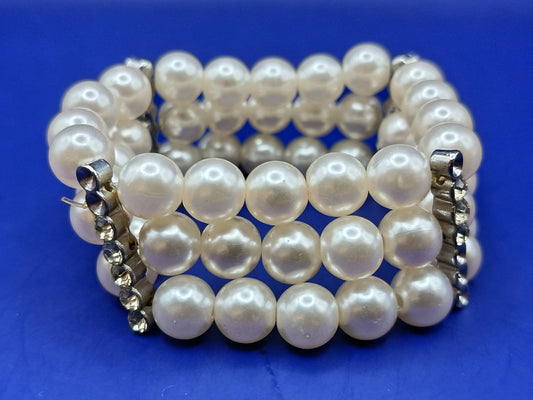 Elegantes Perlen Armband in Weiß Modern