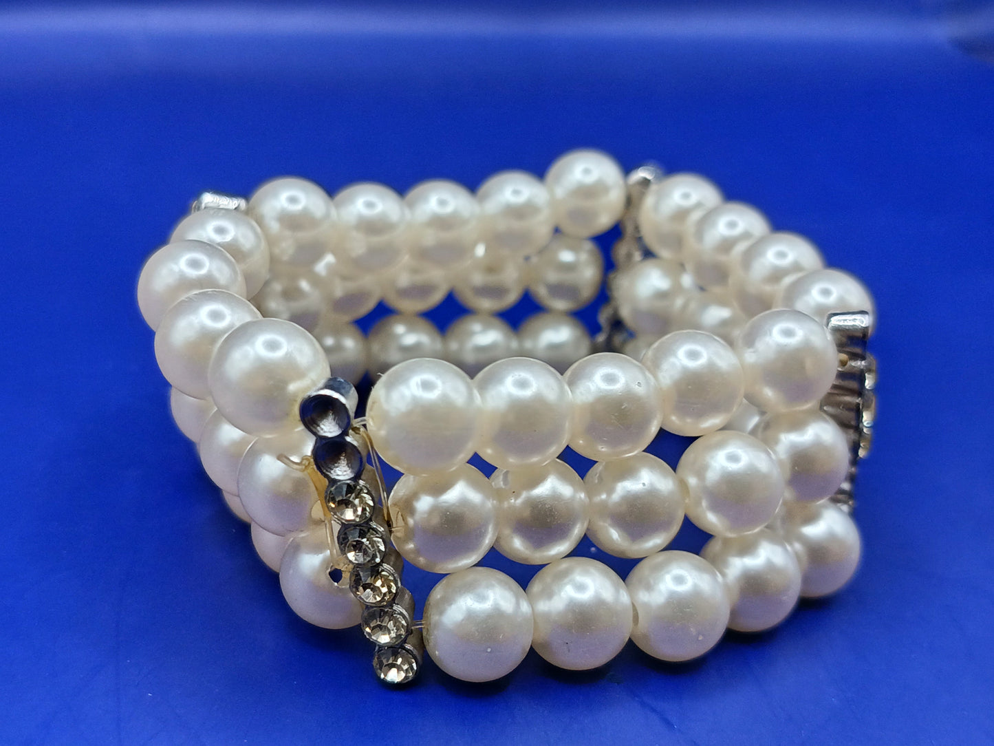 Elegantes Perlen Armband in Weiß Modern