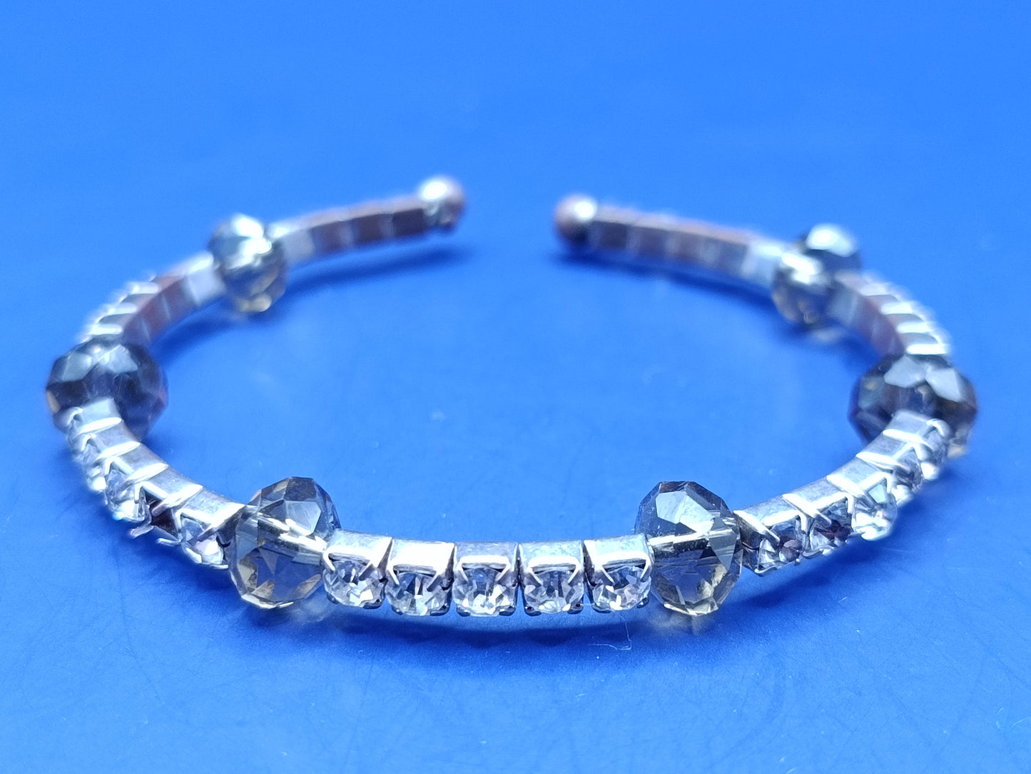 Eleganter Damen Armreif in Silber mit Strass