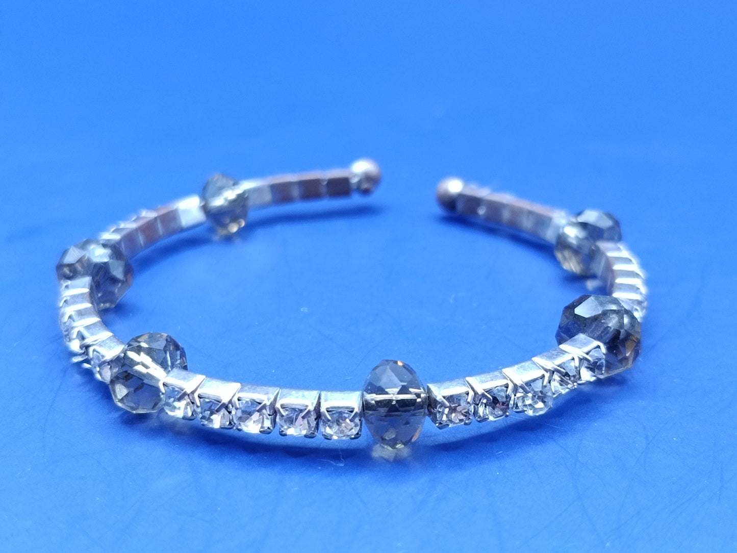 Eleganter Damen Armreif in Silber mit Strass