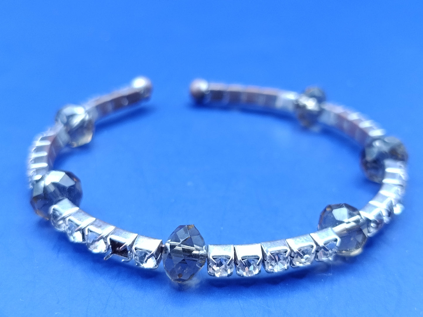 Eleganter Damen Armreif in Silber mit Strass
