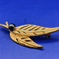Elegante Blatt Brosche in Goldoptik Stilvolles Accessoire