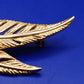 Elegante Blatt Brosche in Goldoptik Stilvolles Accessoire