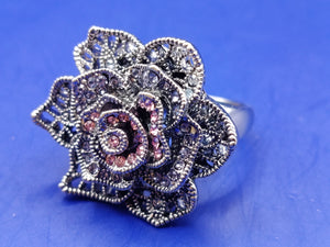Eleganter Damen Ring in Blumenoptik Funkelnd