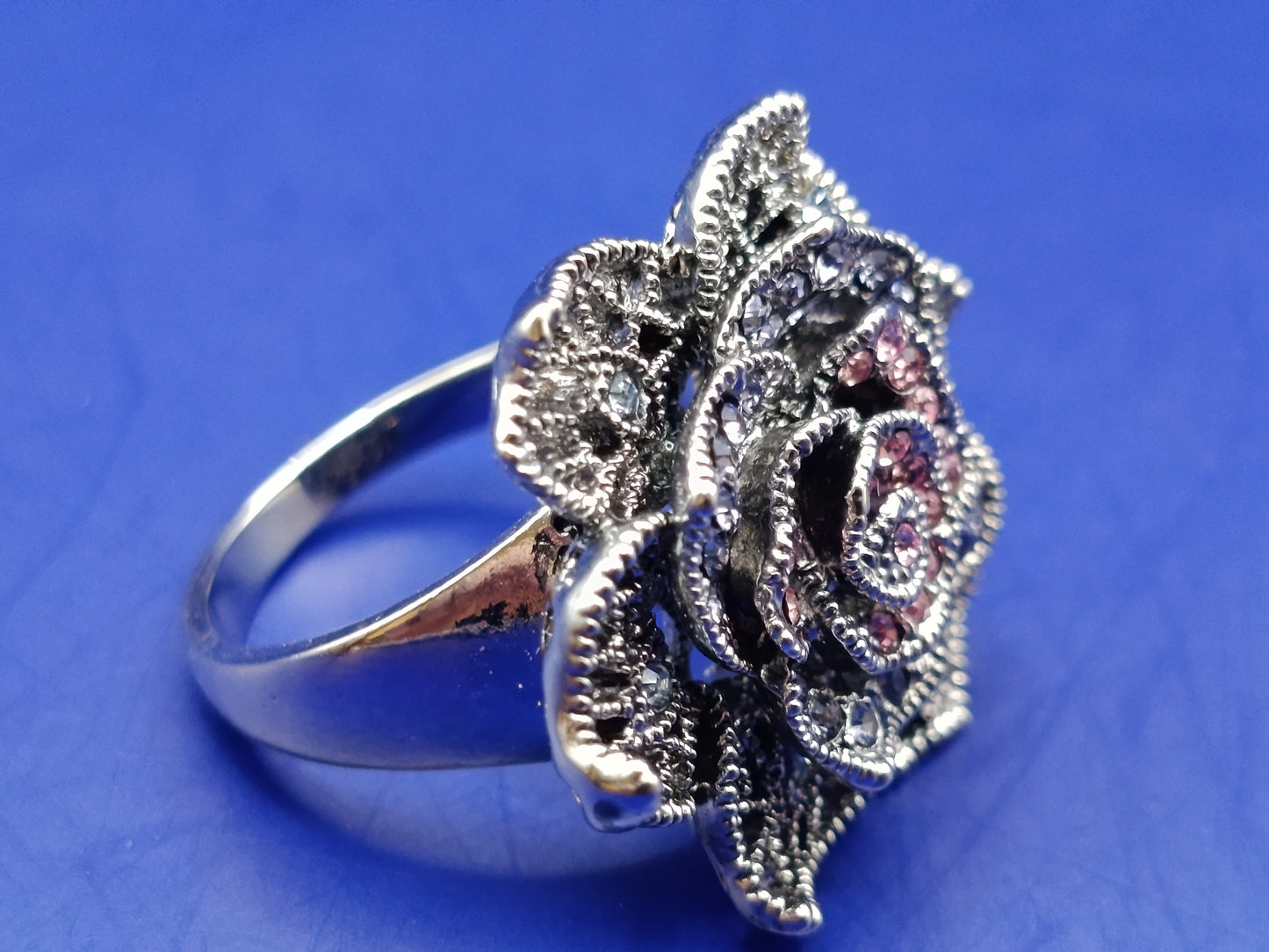 Eleganter Damen Ring in Blumenoptik Funkelnd