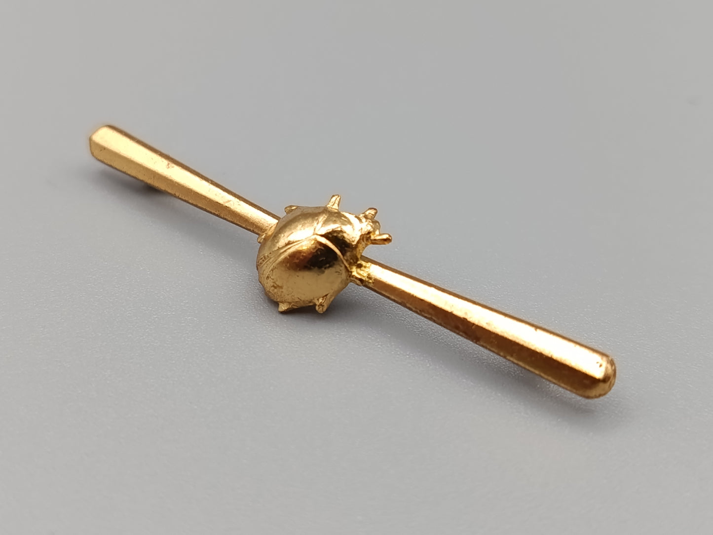 Vintage Brosche Goldfarbene Stabnadel