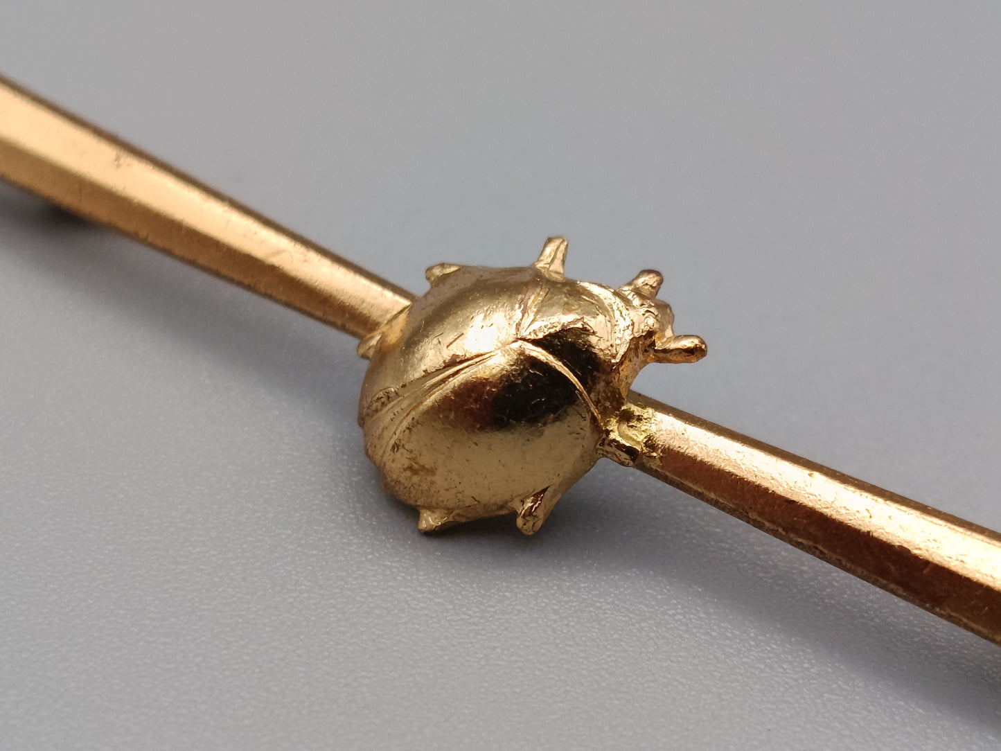 Vintage Brosche Goldfarbene Stabnadel