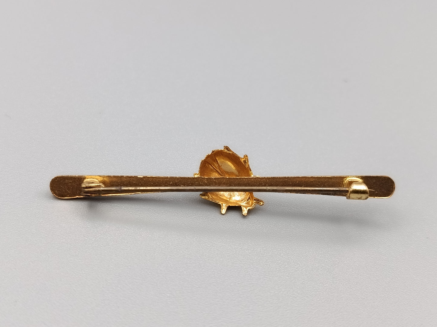 Vintage Brosche Goldfarbene Stabnadel