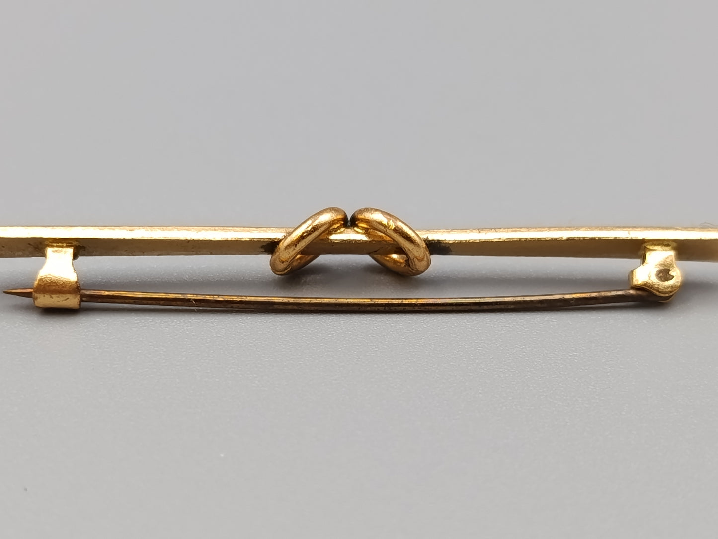 Elegante Vintage Brosche Goldfarbene Stabnadel