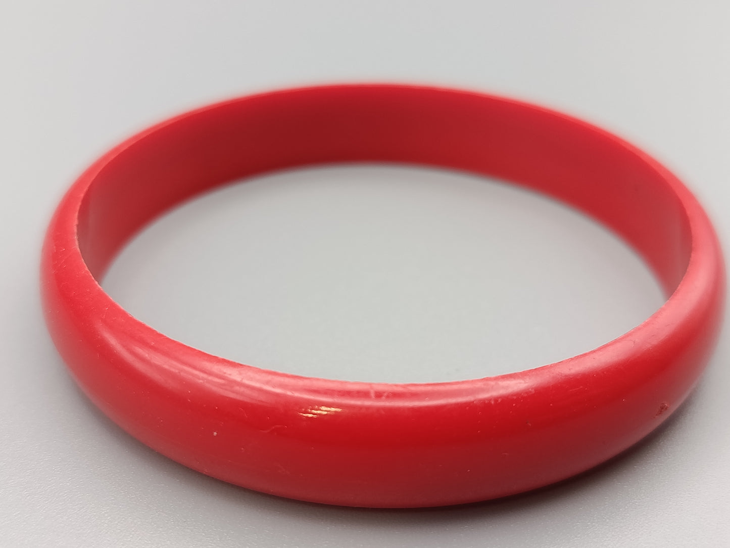 Klassischer Vintage Armreif  Schlichtes Design in Rot
