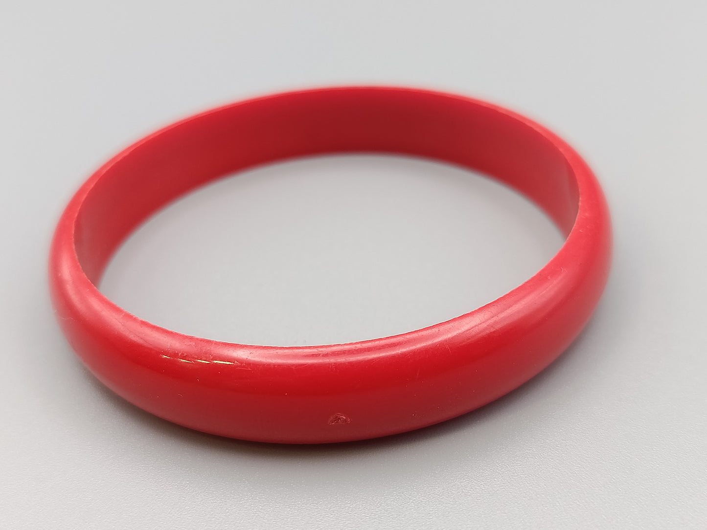 Klassischer Vintage Armreif  Schlichtes Design in Rot