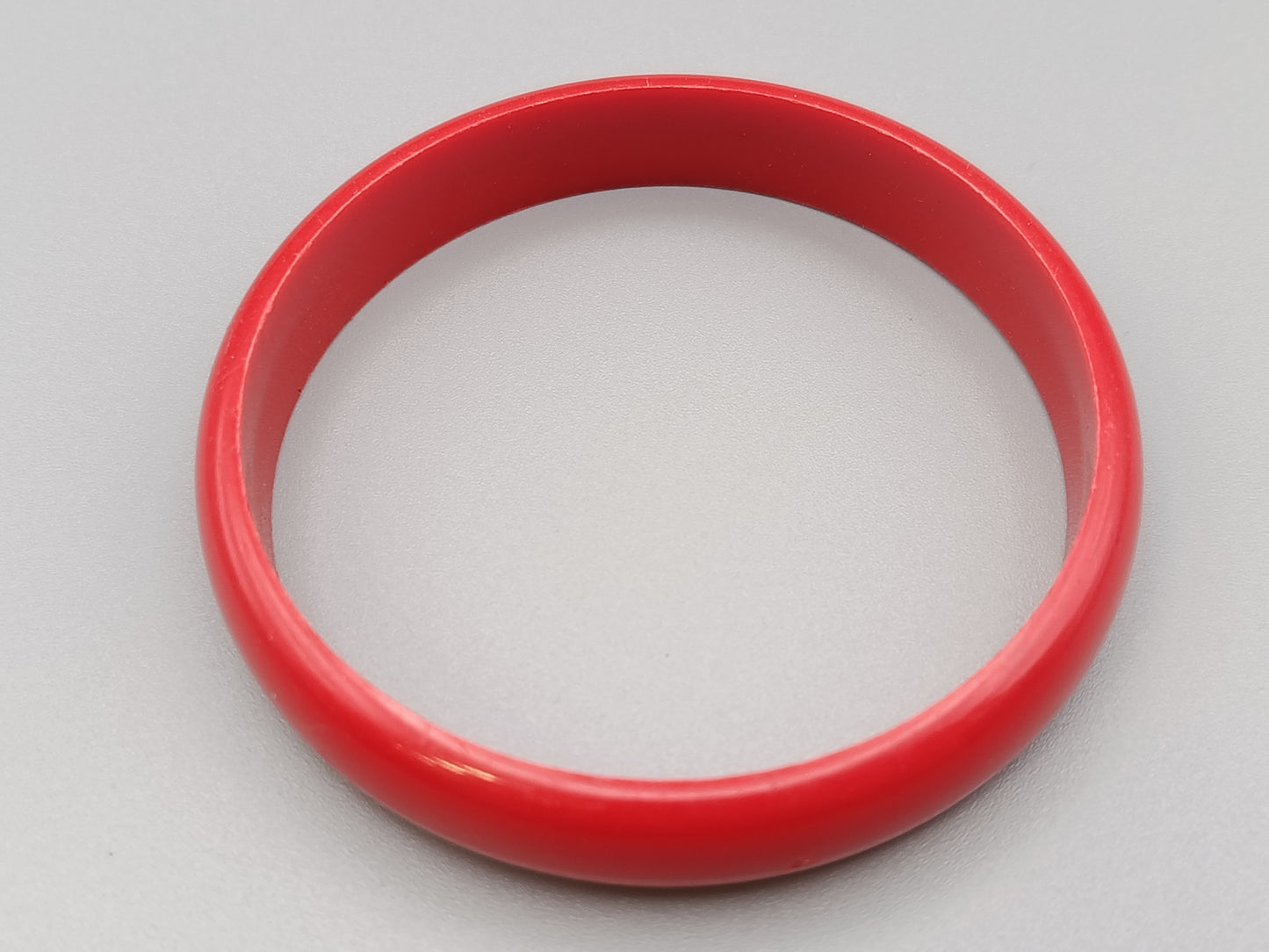 Klassischer Vintage Armreif  Schlichtes Design in Rot