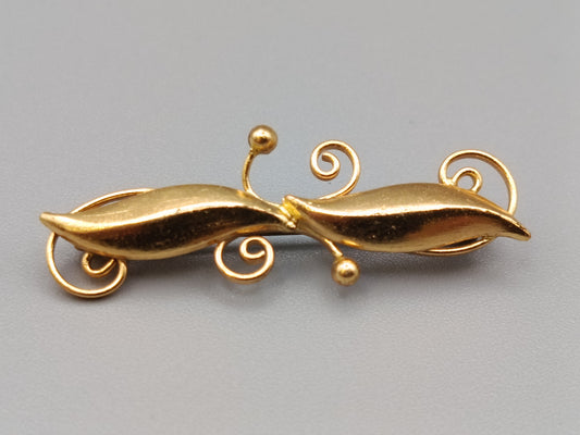 Vintage Brosche Goldfarbene Stabnadel mit Dekor