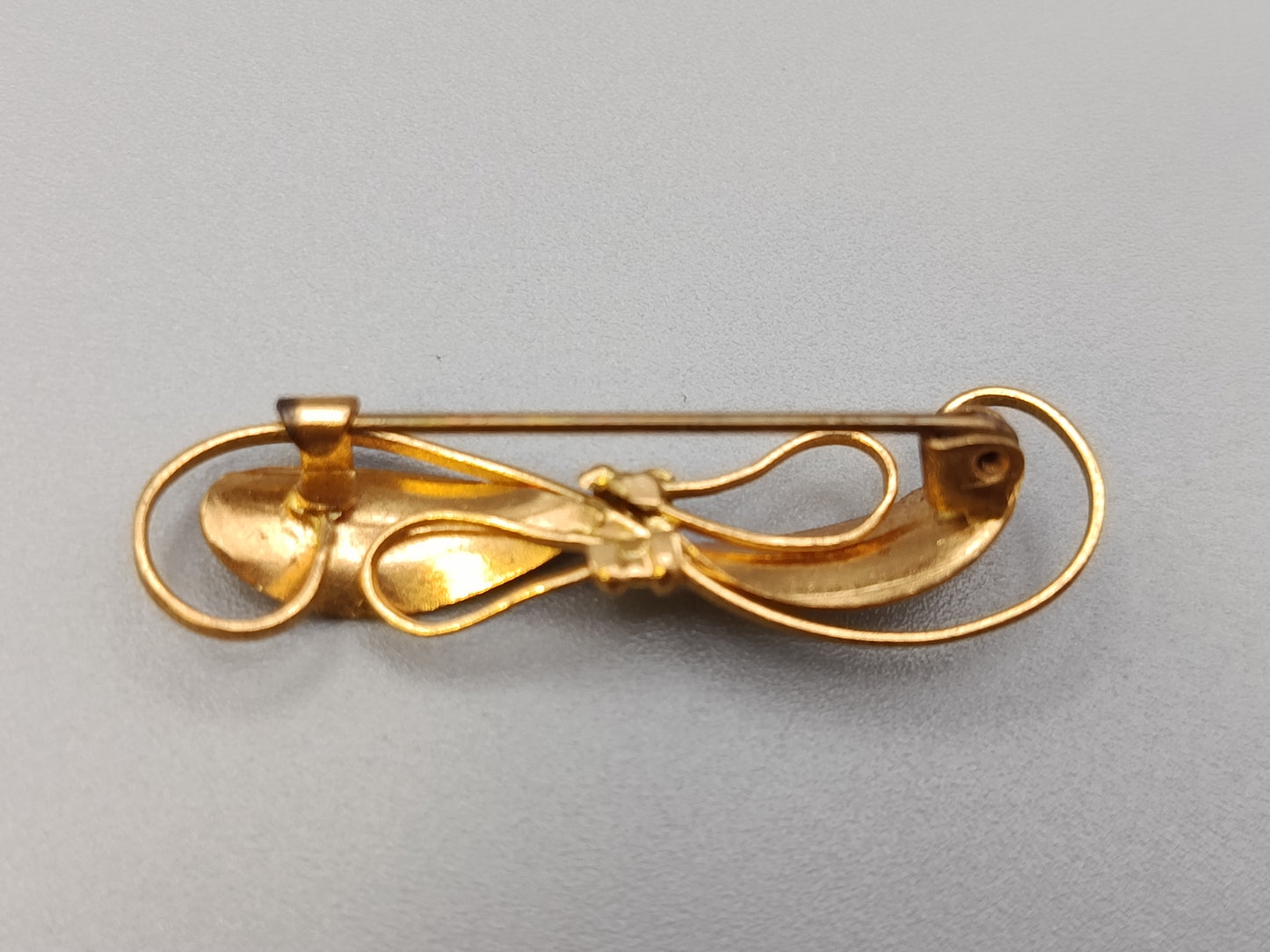 Vintage Brosche Goldfarbene Stabnadel mit Schleife