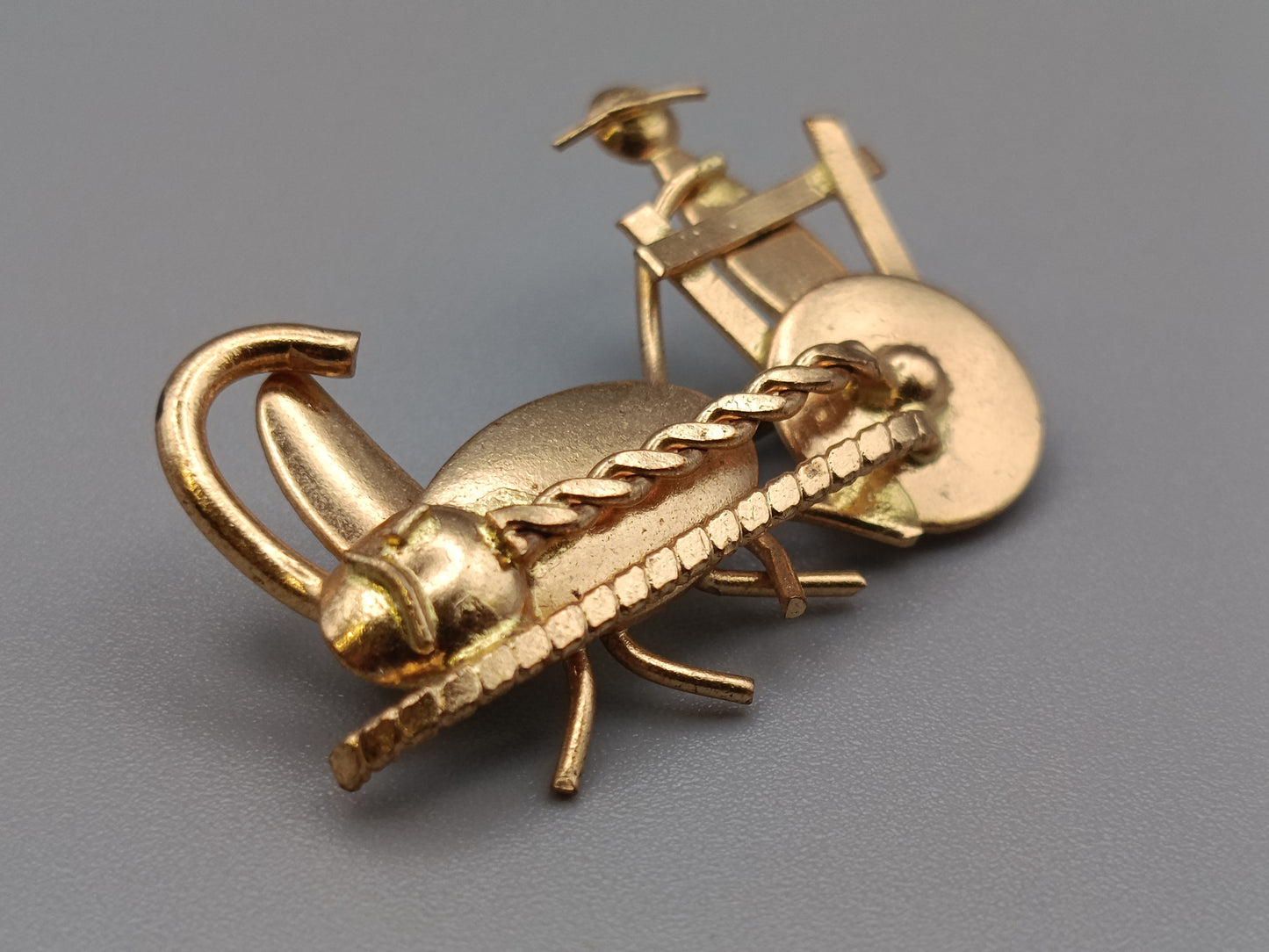 Vintage Brosche in Goldoptik  Motiv Eselkarren mit Bauer