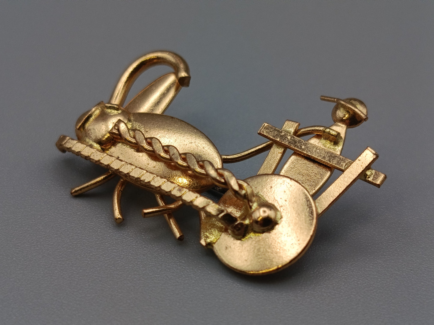 Vintage Brosche in Goldoptik  Motiv Eselkarren mit Bauer