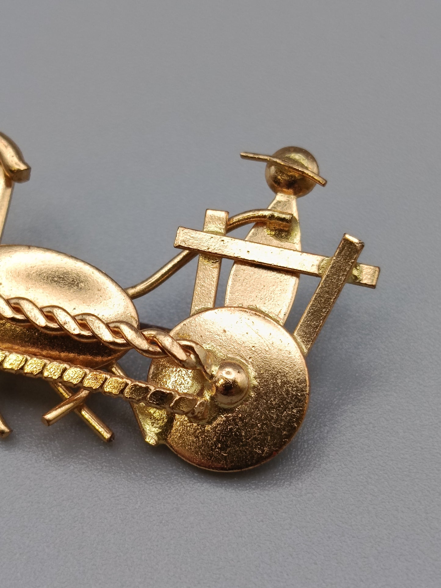 Vintage Brosche in Goldoptik  Motiv Eselkarren mit Bauer
