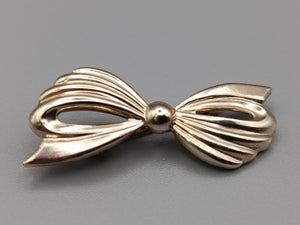 Elegante Vintage Brosche in Schleifen Design