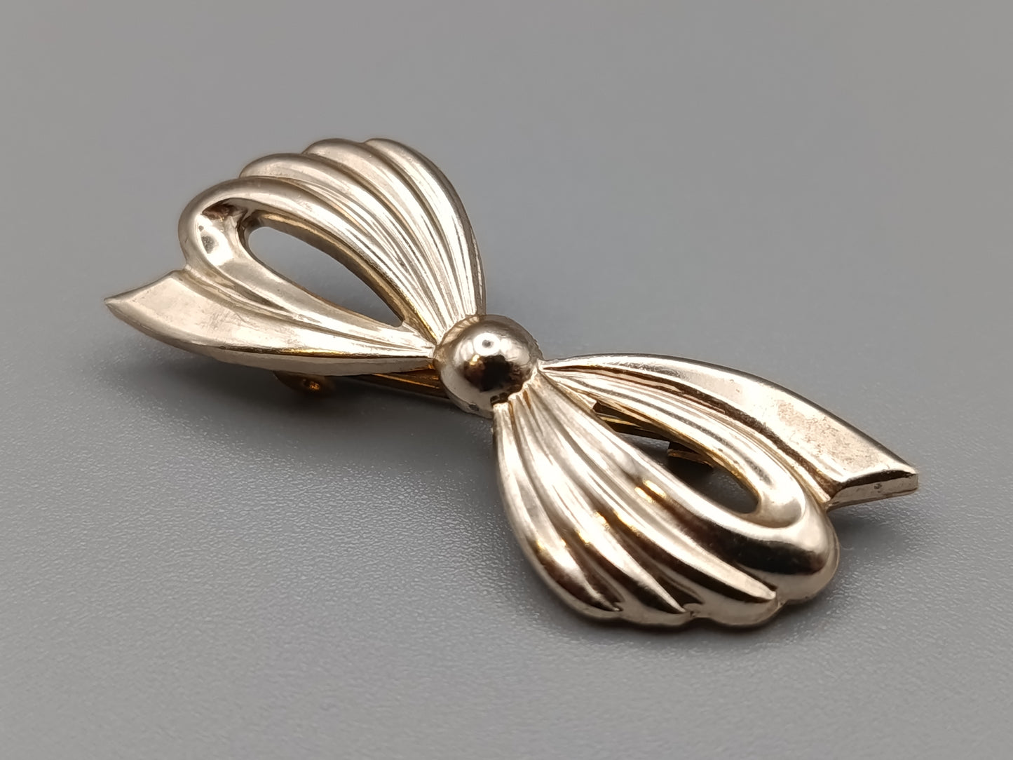 Elegante Vintage Brosche in Schleifen Design