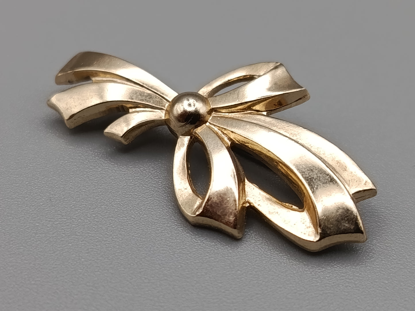 Elegante Schleifen Brosche in Goldoptik Vintage