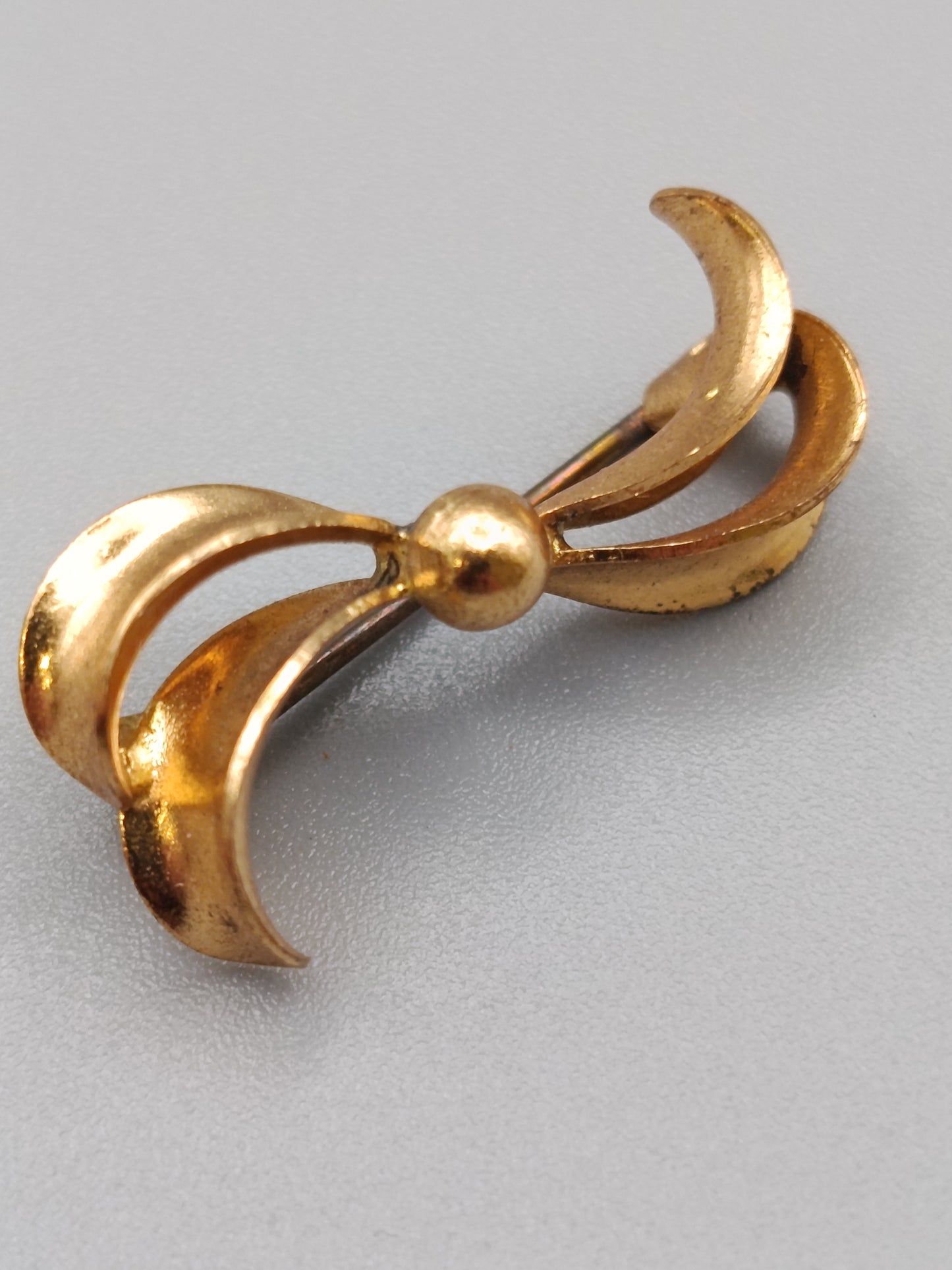 Elegante Brosche in Goldoptik Vintage Stil