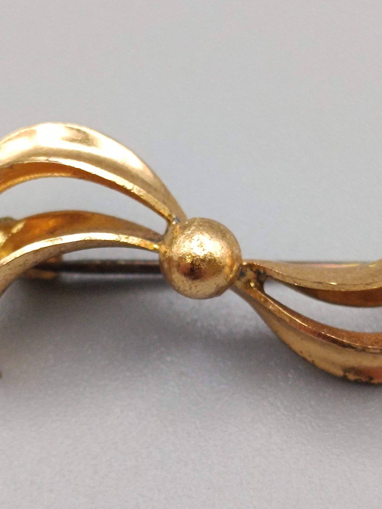 Elegante Brosche in Goldoptik Vintage Stil