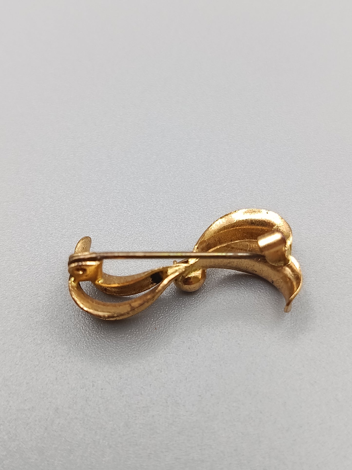 Elegante Brosche in Goldoptik Vintage Stil