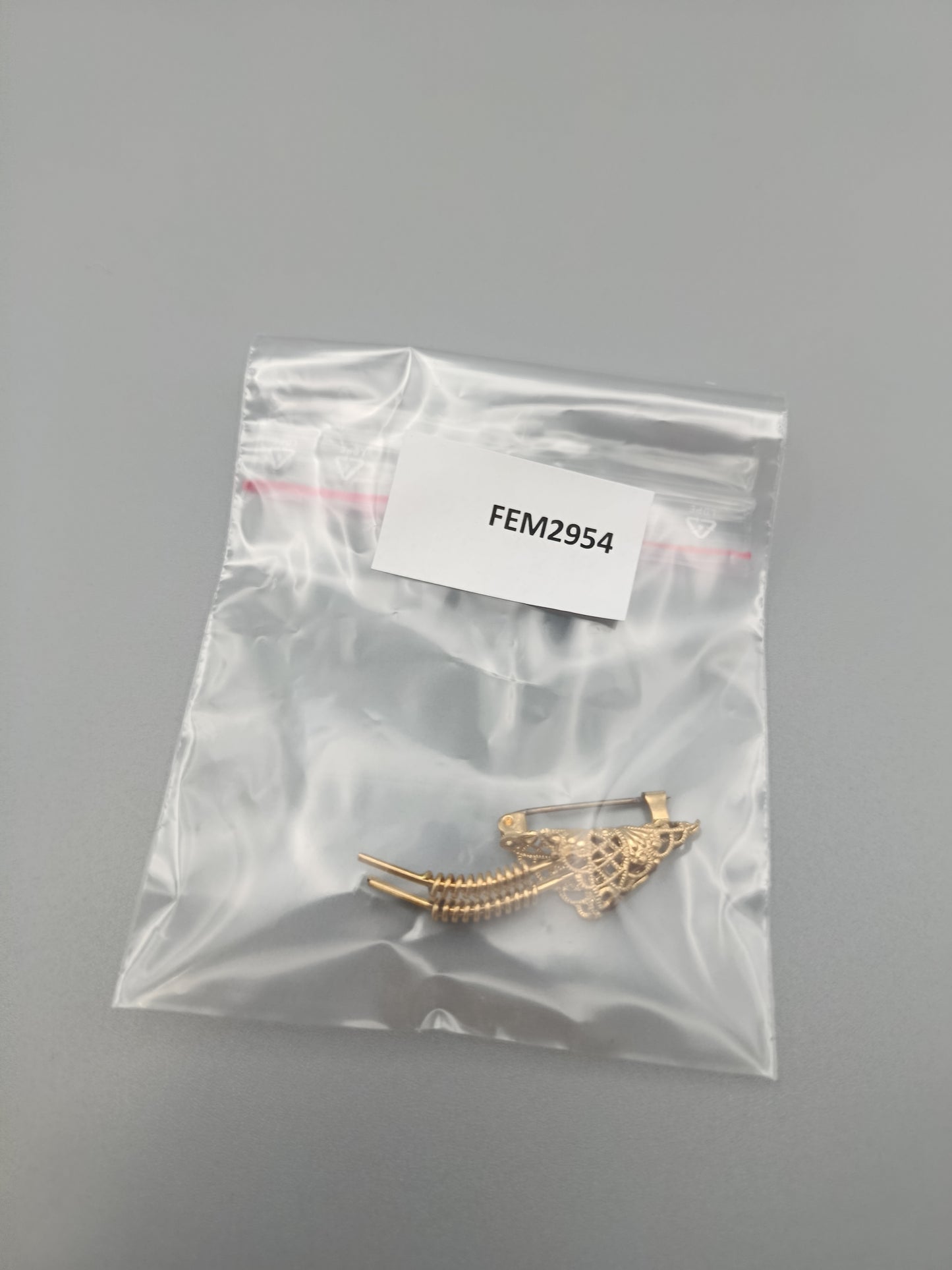 Filigrane Vintage Brosche in Goldoptik Kunstvoll