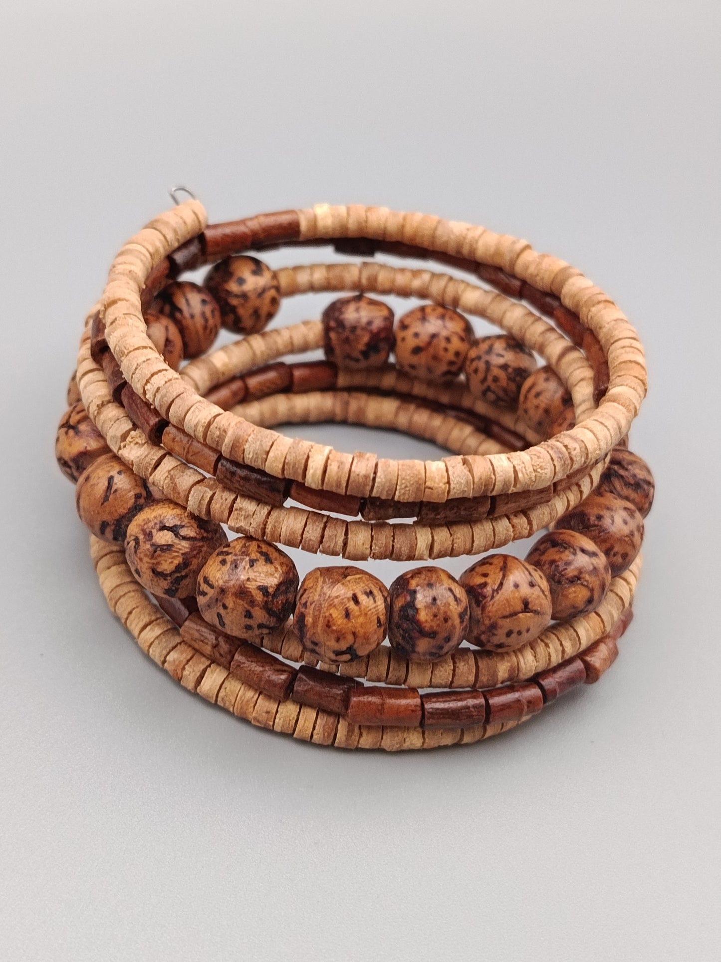 Stilvolles Holzperlen Armband Flexibler  im Boho Stil
