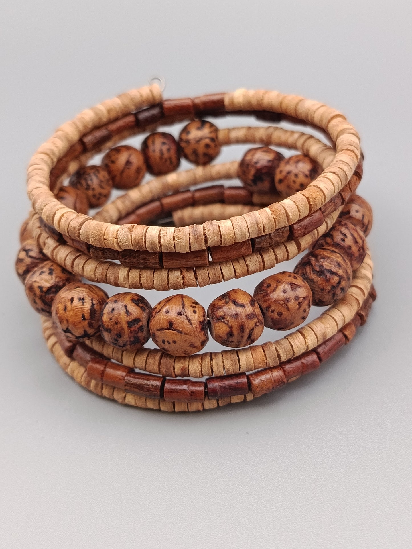 Stilvolles Holzperlen Armband Flexibler  im Boho Stil