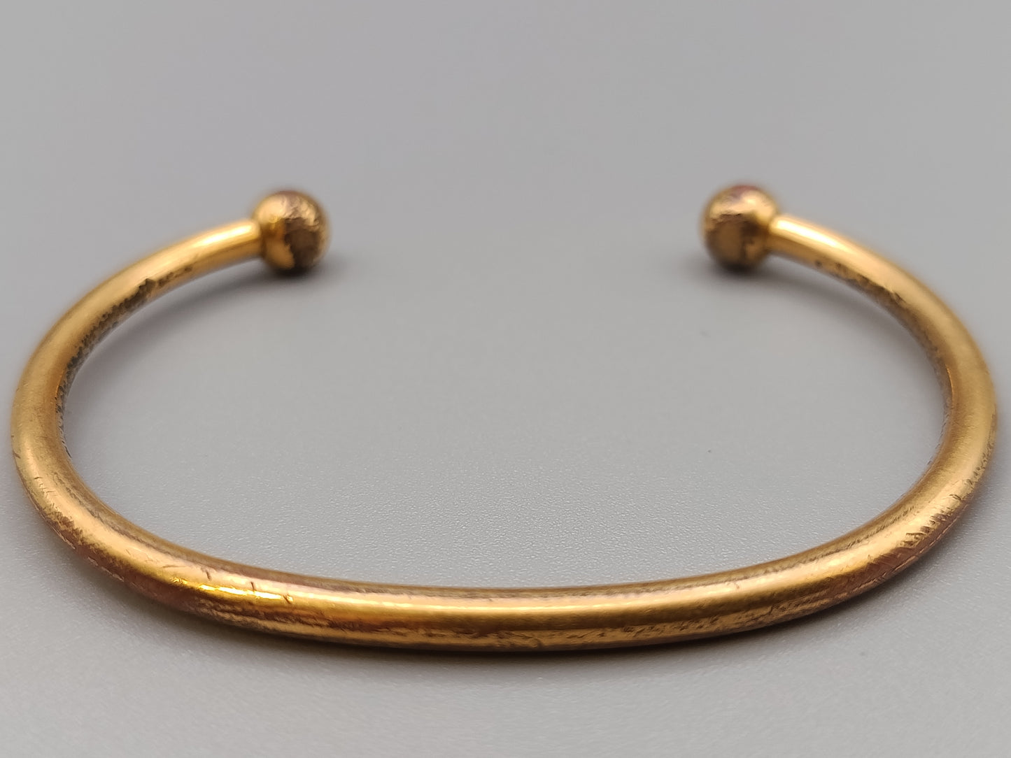 Klassischer Goldener Armreif Damen Arm Schmuck