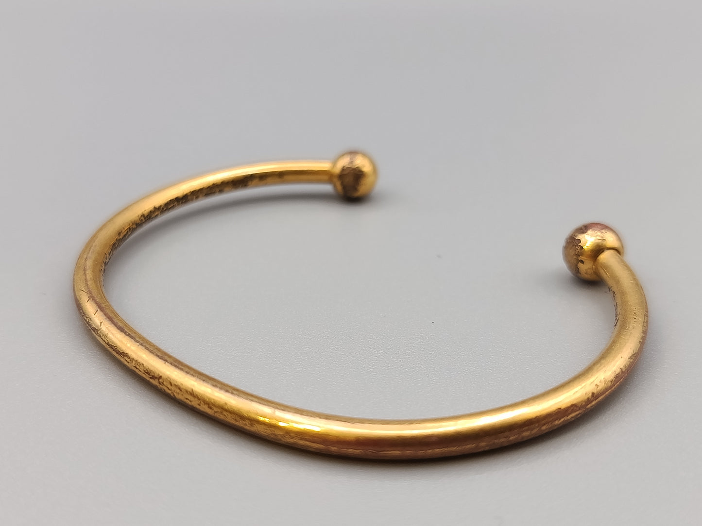 Klassischer Goldener Armreif Damen Arm Schmuck