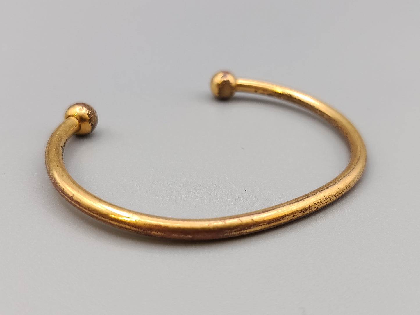 Klassischer Goldener Armreif Damen Arm Schmuck