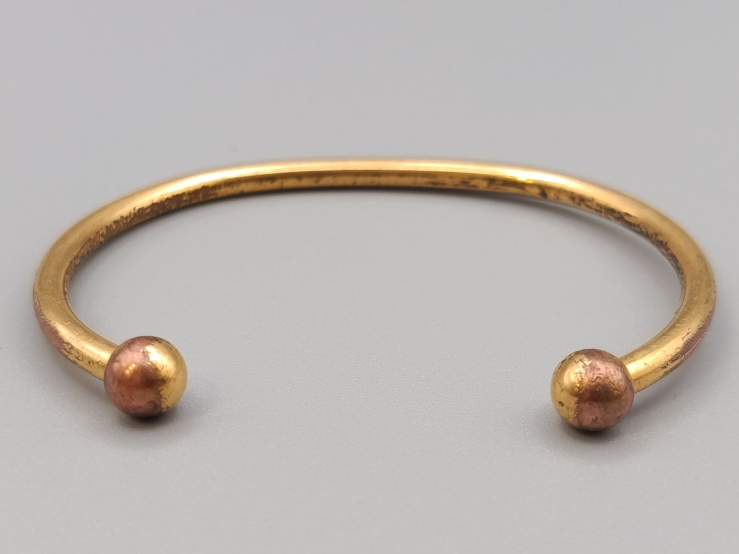 Klassischer Goldener Armreif Damen Arm Schmuck