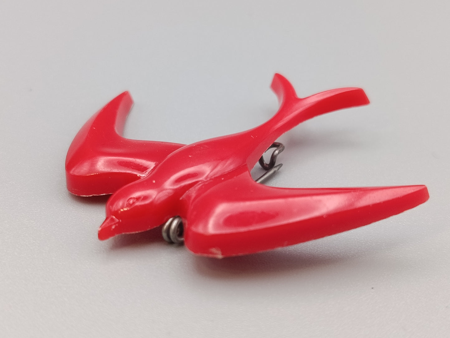 Schöne Schwalben Brosche in Rot Vintage Stil