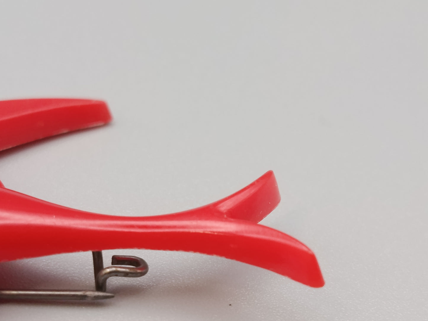 Schöne Schwalben Brosche in Rot Vintage Stil