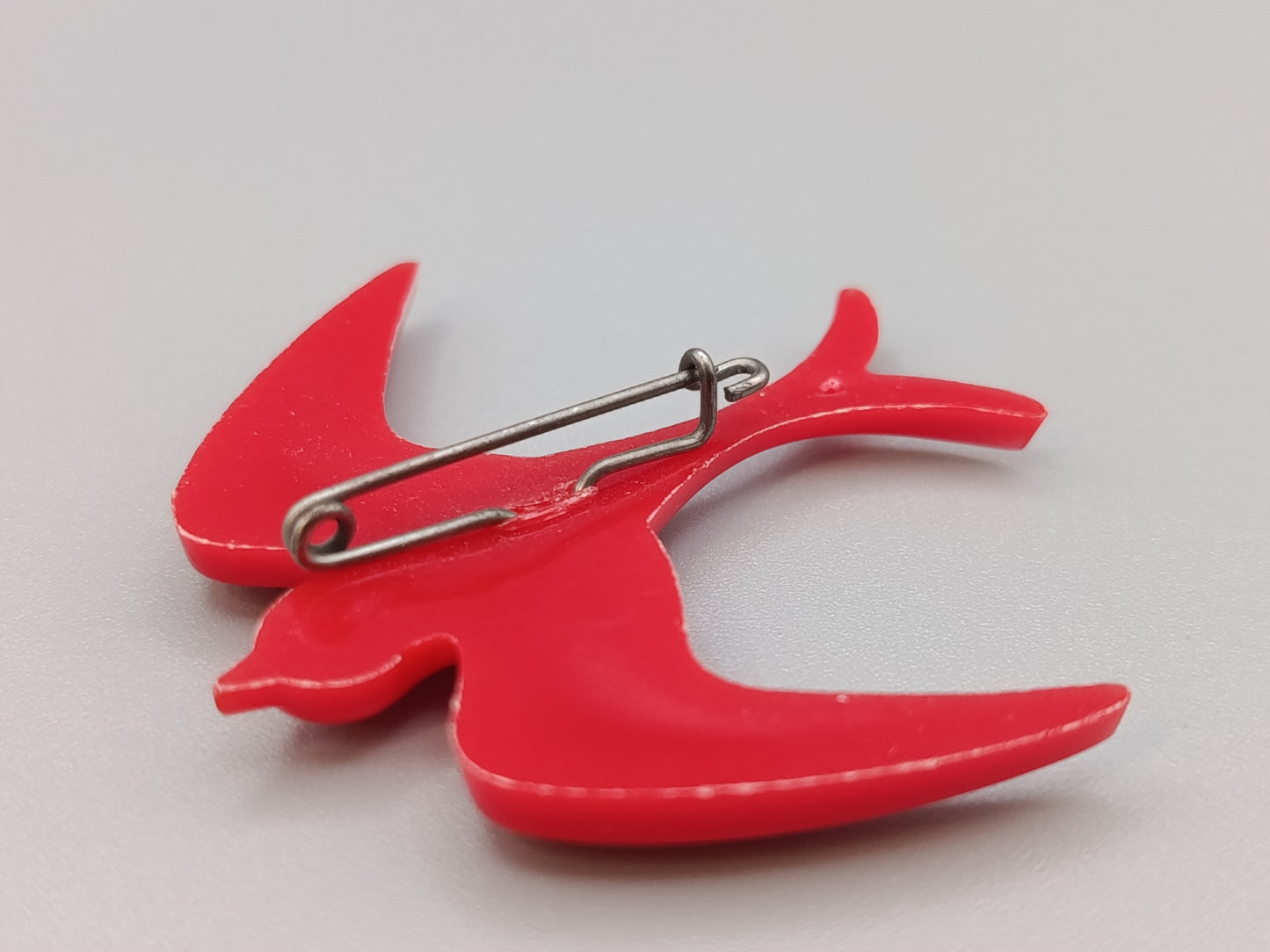 Schöne Schwalben Brosche in Rot Vintage Stil