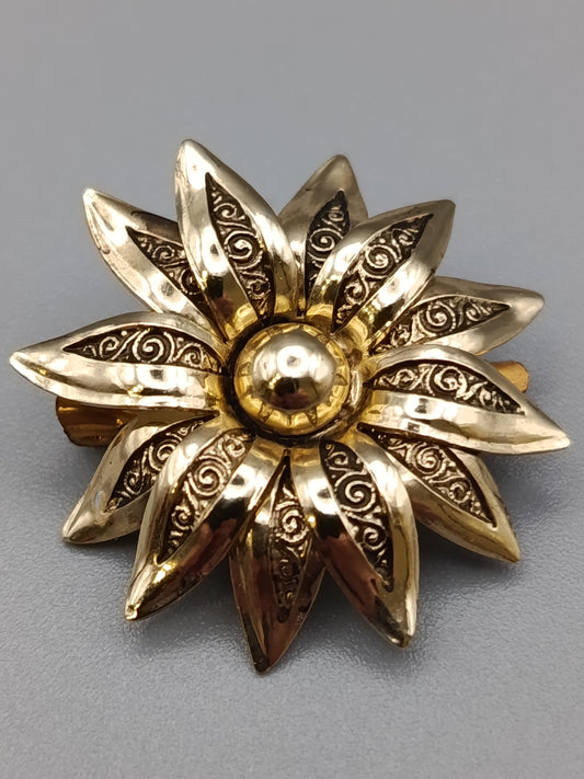 Elegante Vintage Blumen Brosche Goldfarbe