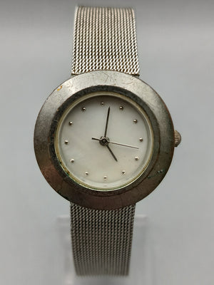 Klassische Damen Uhr in Silberoptik Design