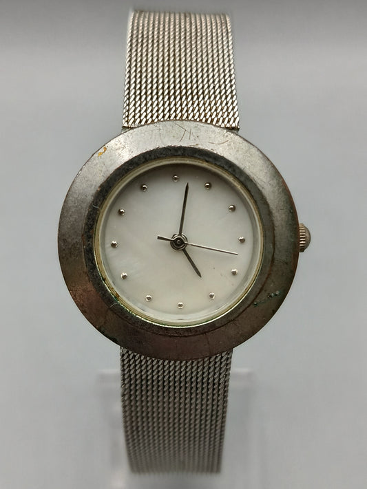 Klassische Damen Uhr in Silberoptik Design