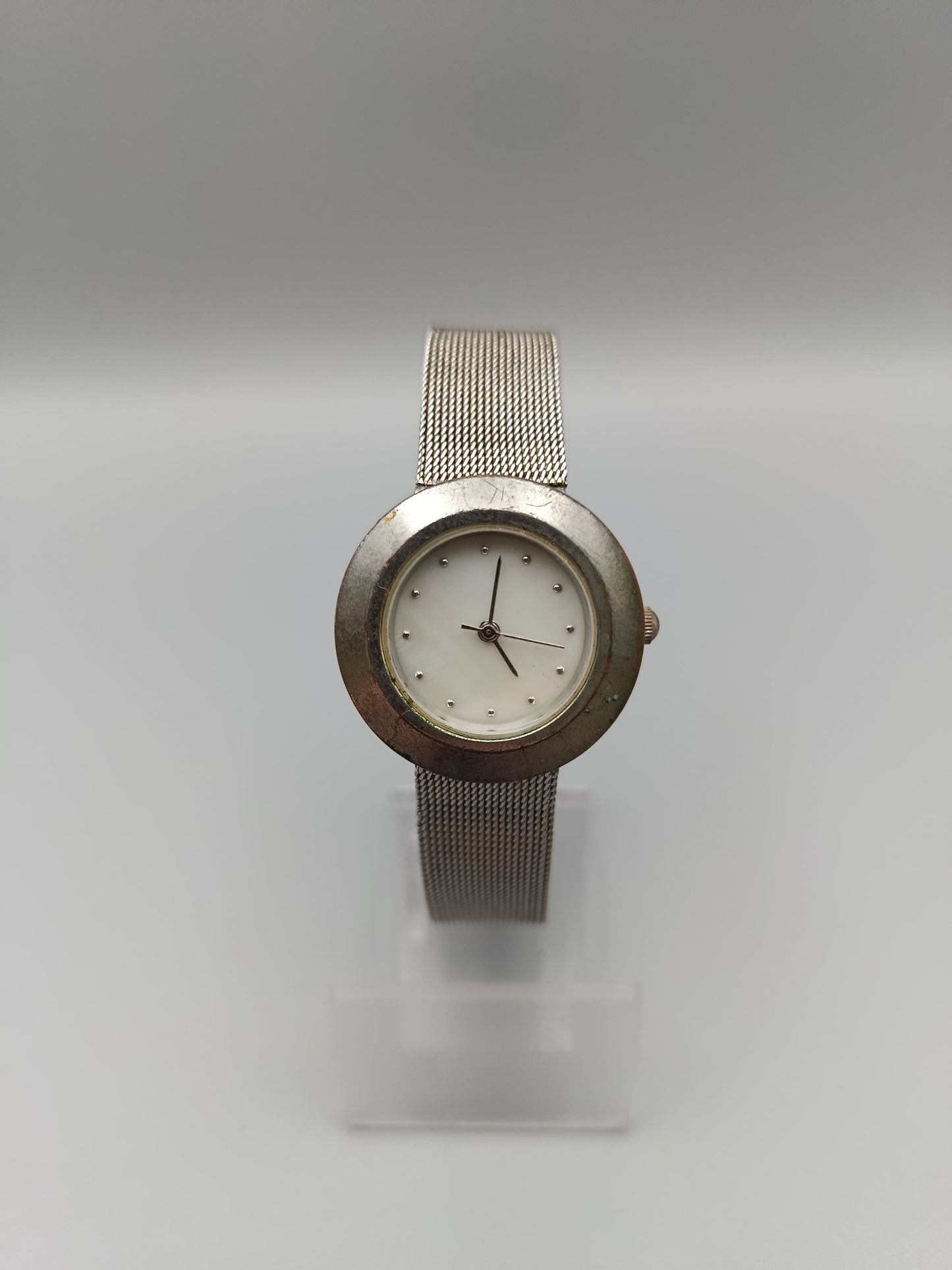 Klassische Damen Uhr in Silberoptik Design