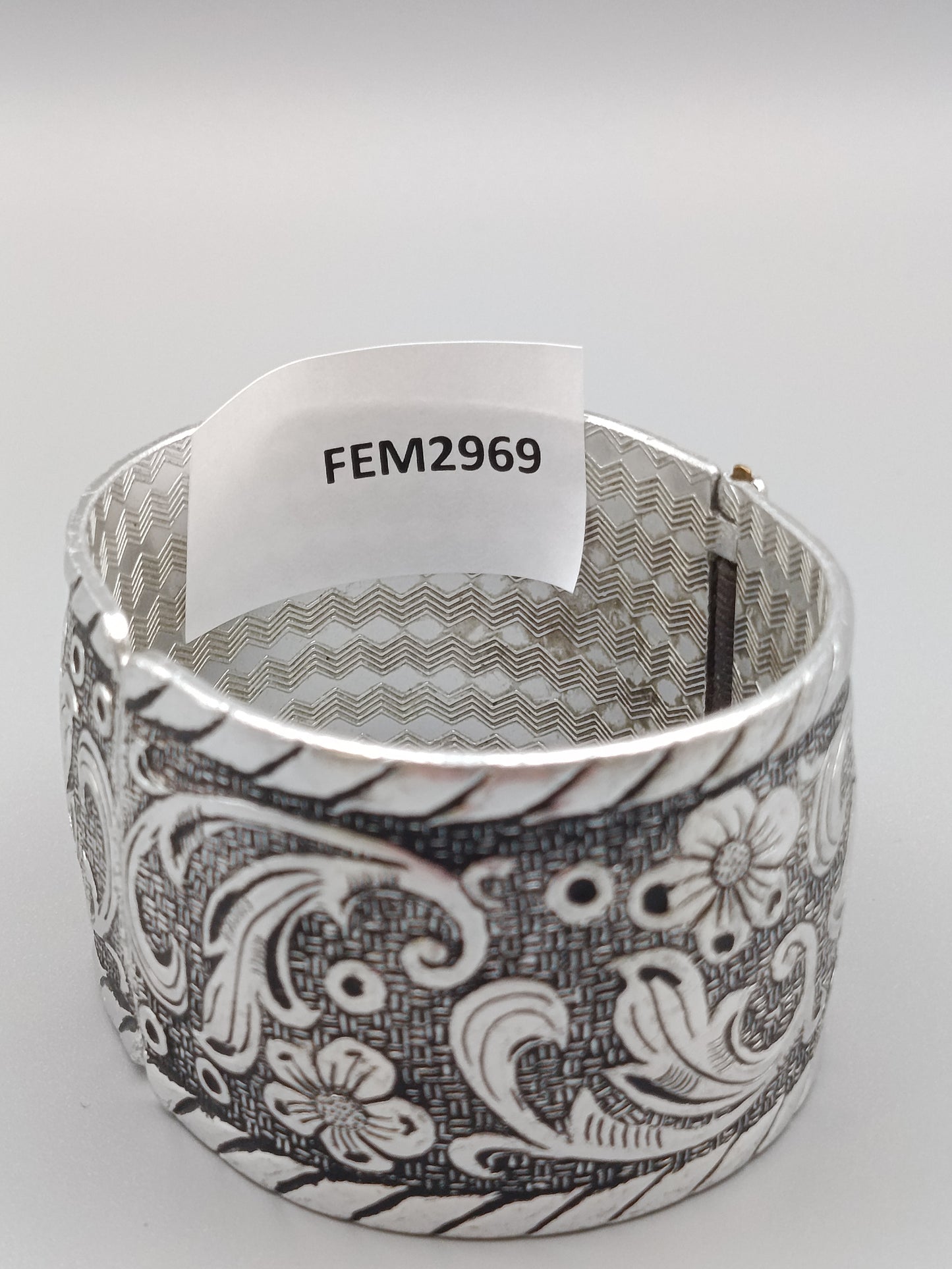 Eleganter Vintage Armreif mit floralem Design