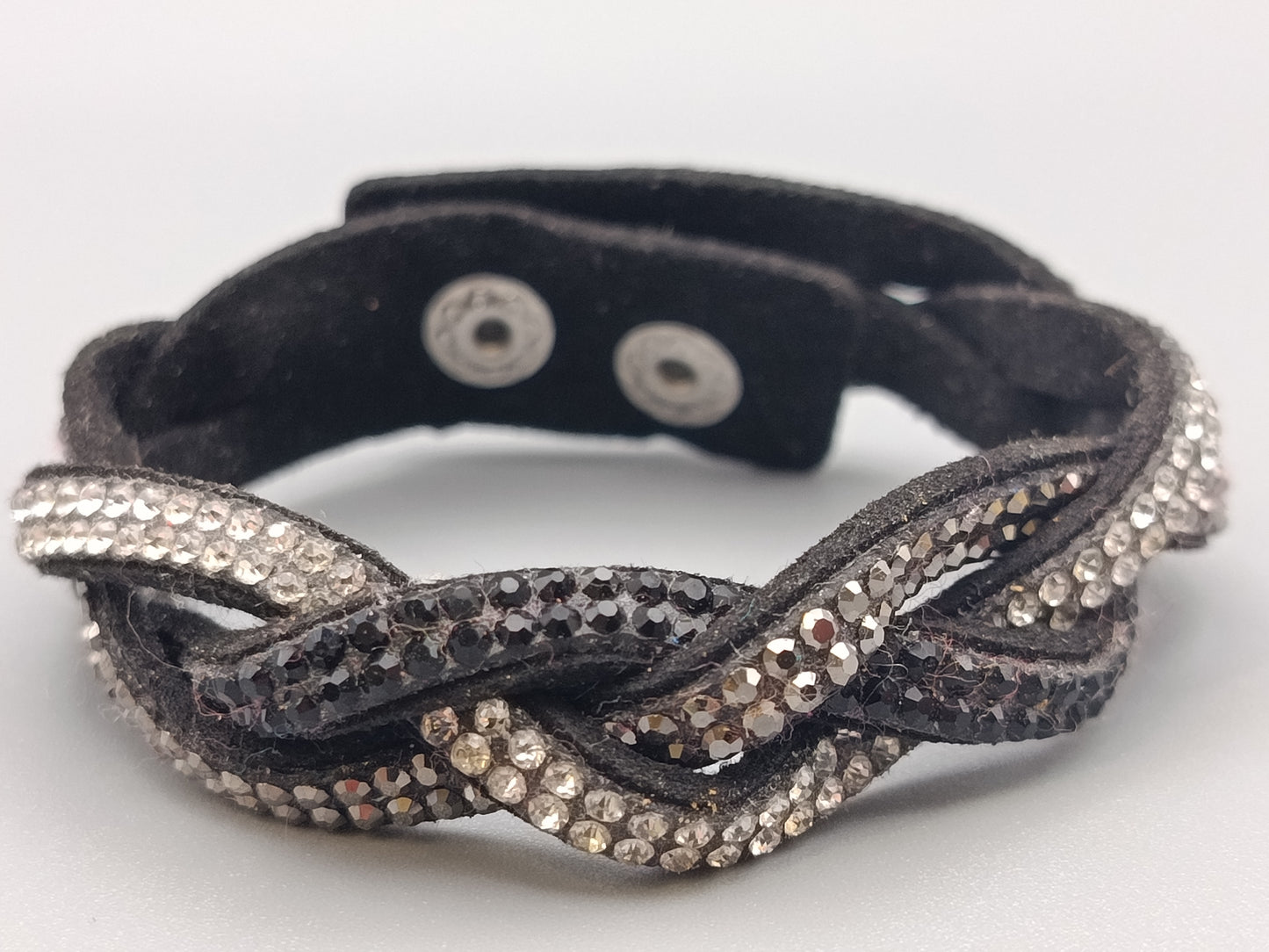 Stilvolles Wickel Armband in Schwarz mit Strasssteinen