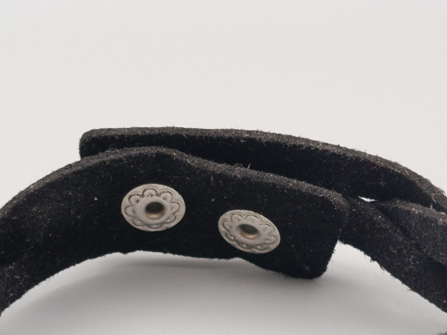 Stilvolles Wickel Armband in Schwarz mit Strasssteinen