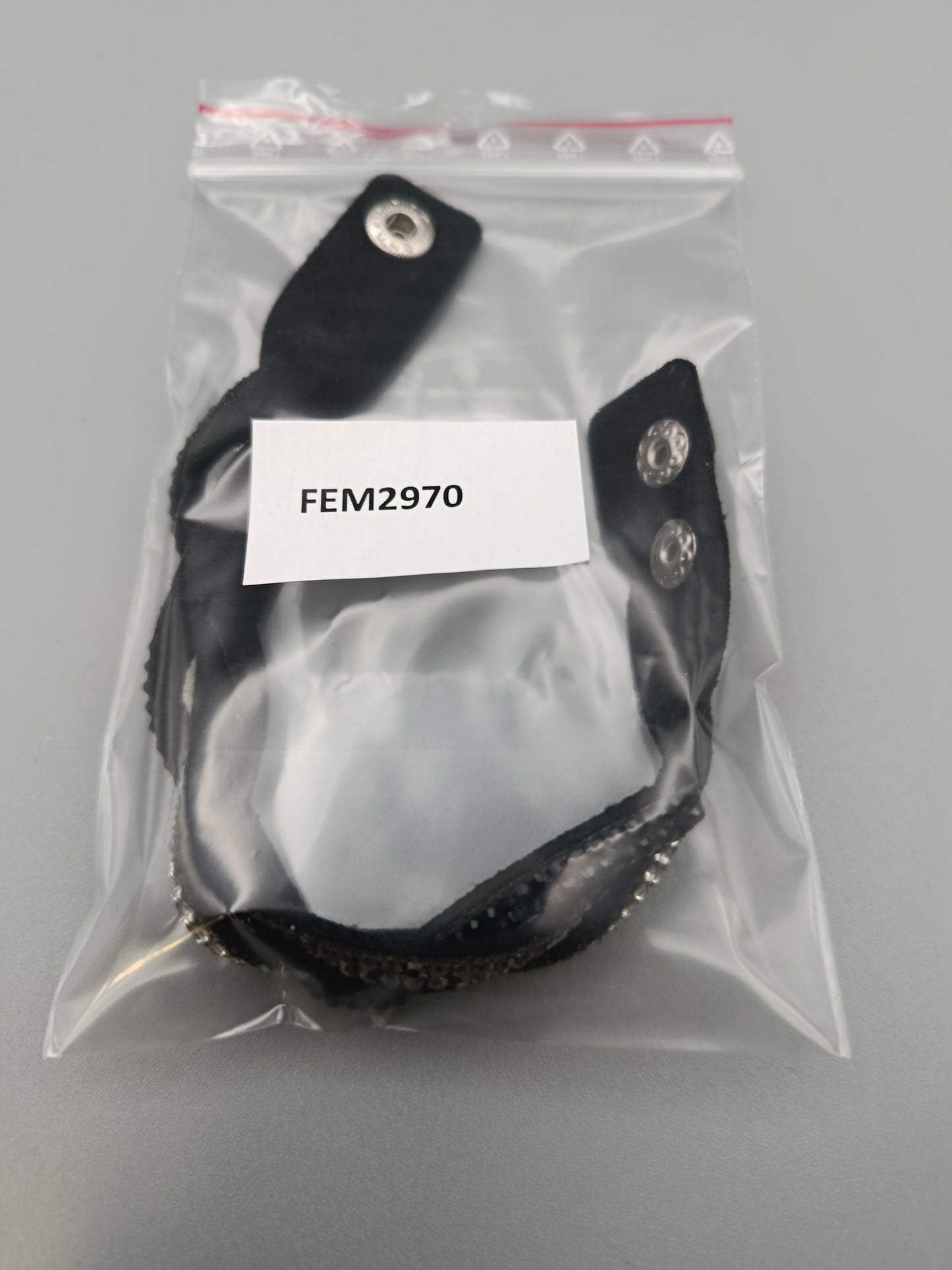 Stilvolles Wickel Armband in Schwarz mit Strasssteinen