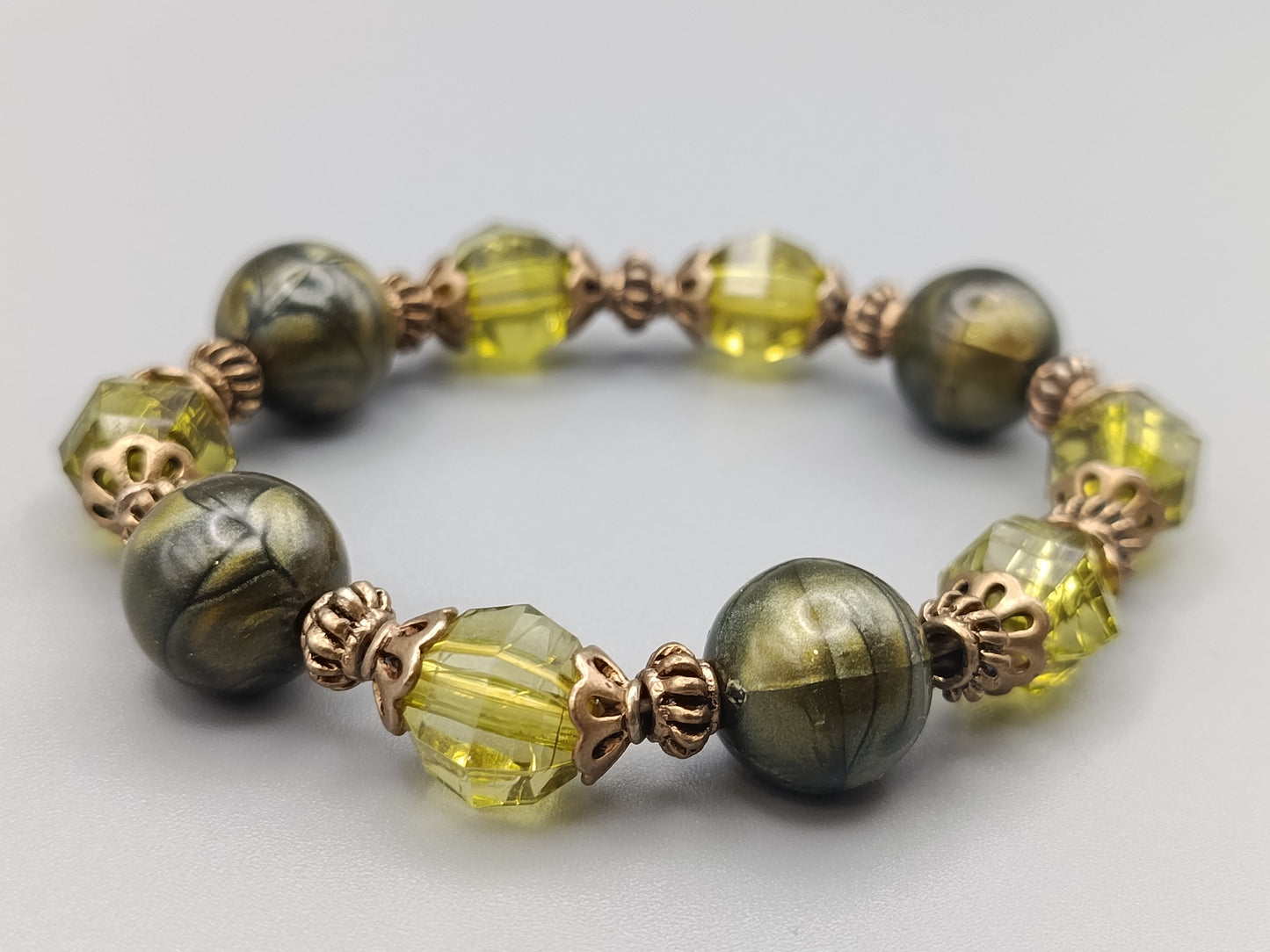 Elegantes Damen Armband Olivgrüne Perlen